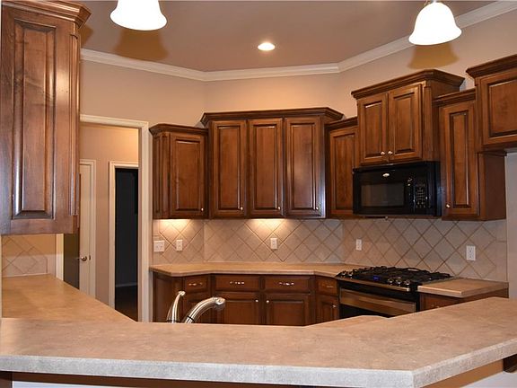 3rd image of 558 W Chickasaw Court Way