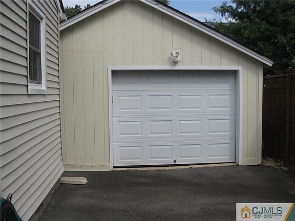 5th image of 220 N Park Dr