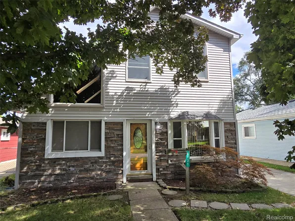 6731 Troy St, Taylor, MI 48180