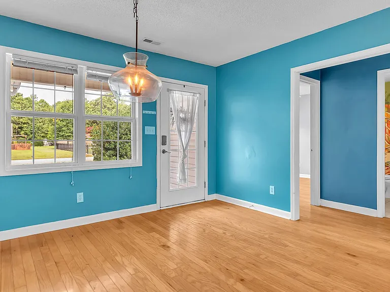 403 Arabian Ln — Photo 7