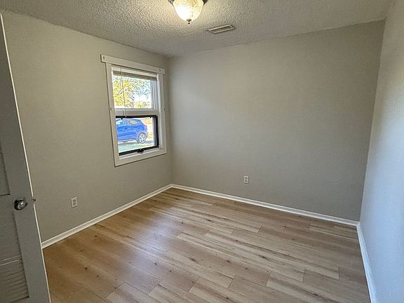 5th image of 3767 Spruce Dr