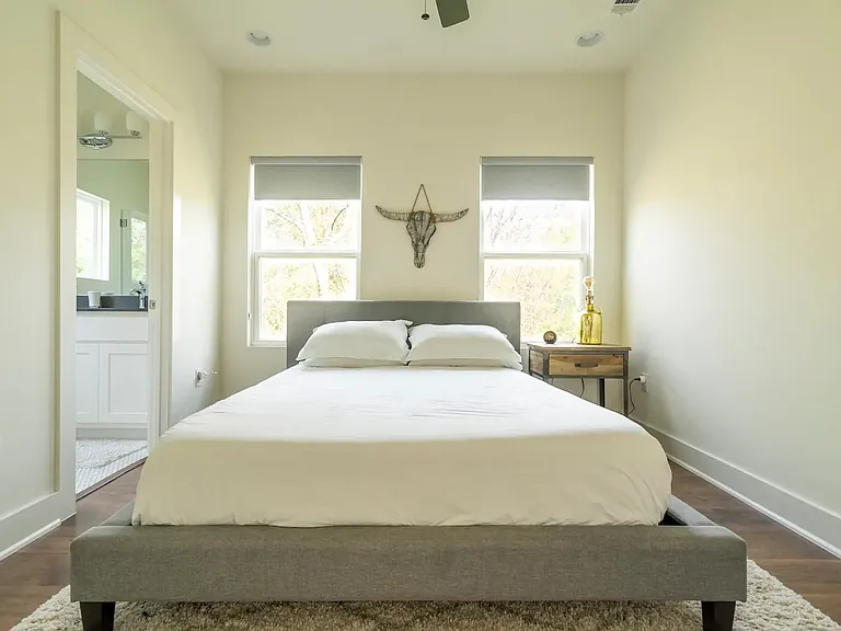 1160 Lott Ave #B — Photo 4