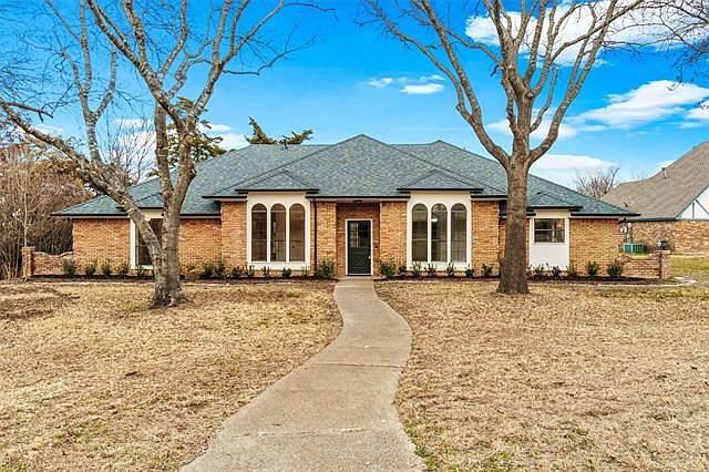 1st image of 385 Creekwood Dr