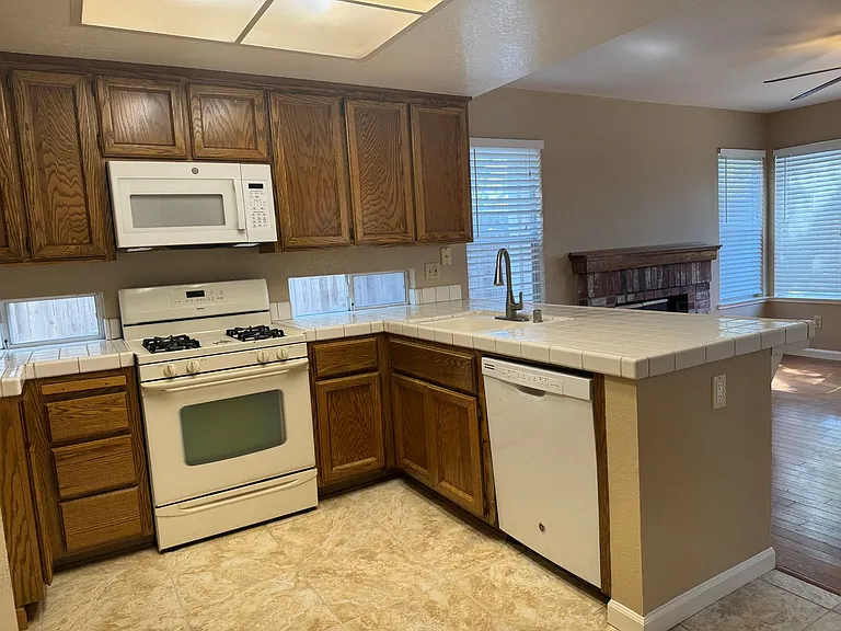 8459 Leaning Tree Ct — Photo 6