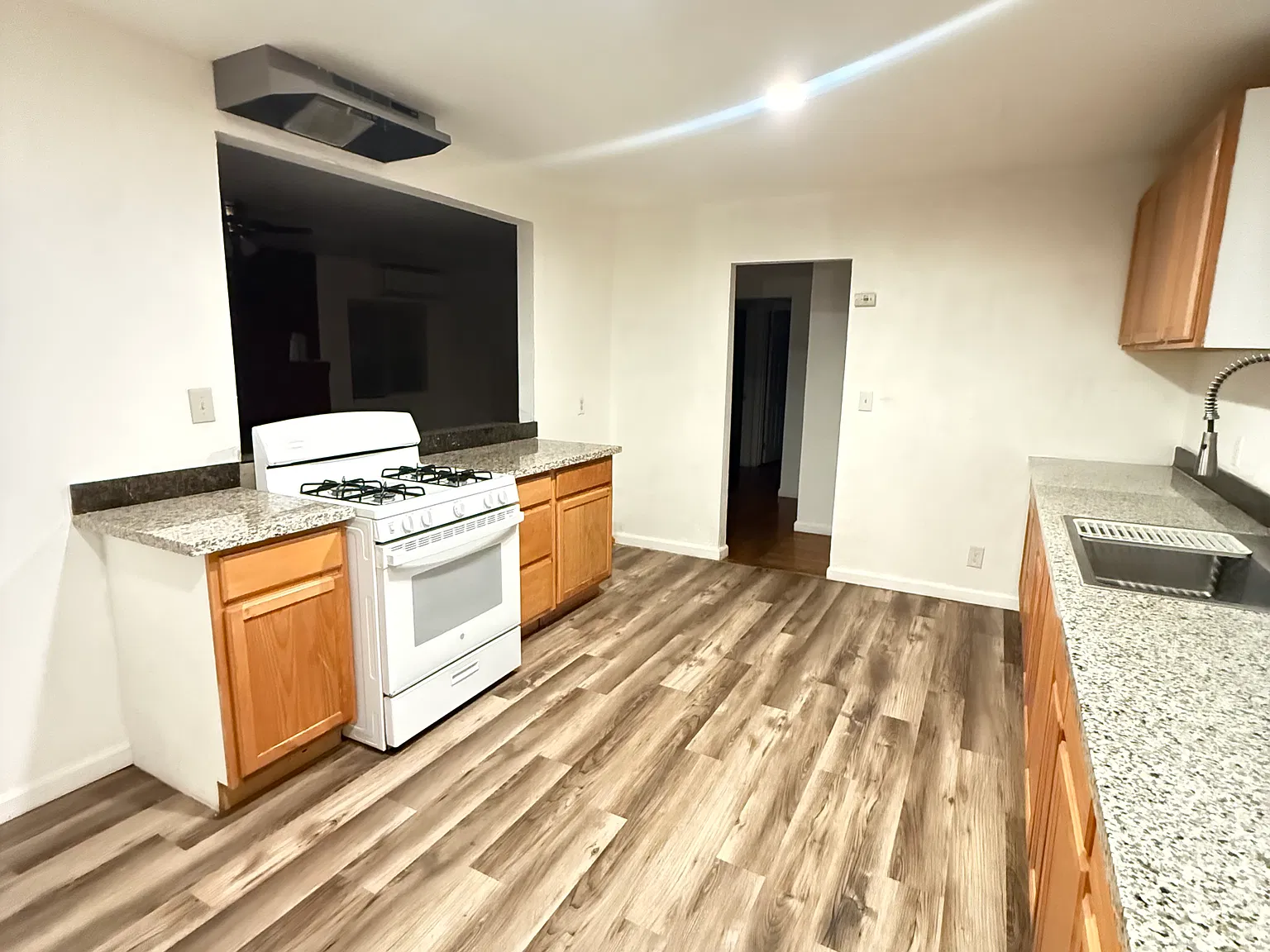 2 bed, 1048 sqft, $1,650 — Photo 2