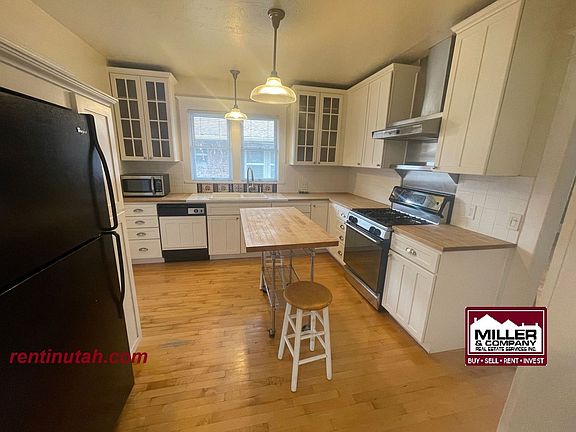 5th image of 1560 E Garfield Ave