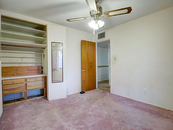 4th image of 113 E El Camino Dr