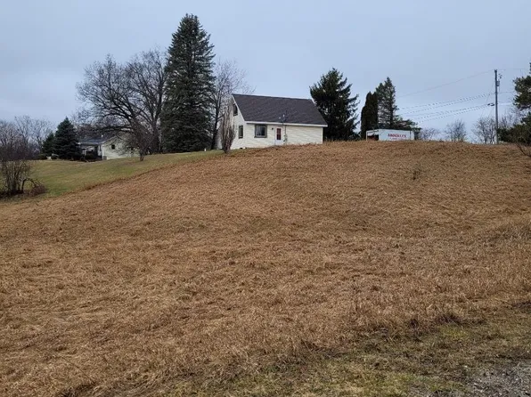 14935 Hilltop Dr, Cement City, MI 49233