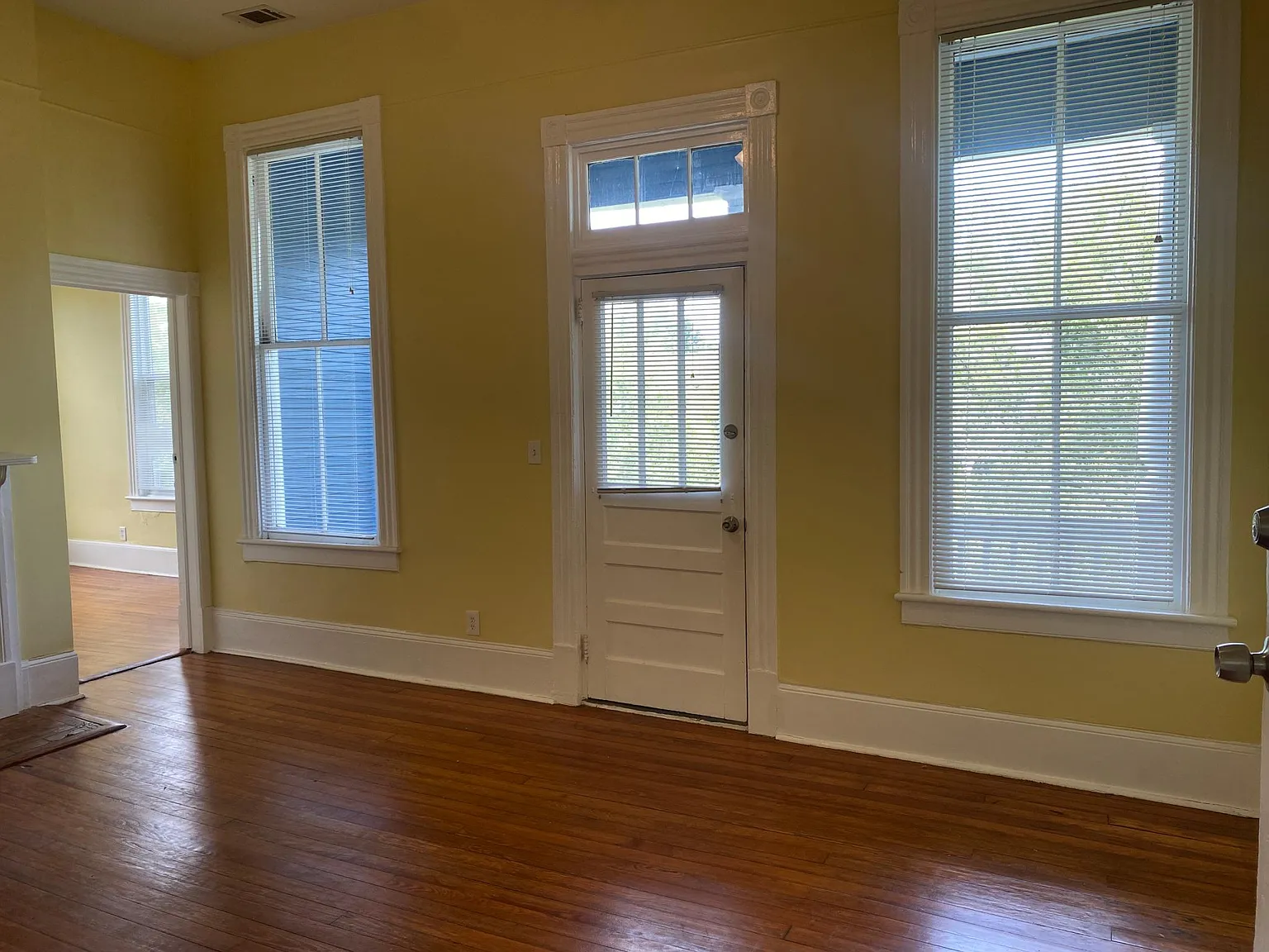 2 bed, 850 sqft, $1,600 — Photo 2