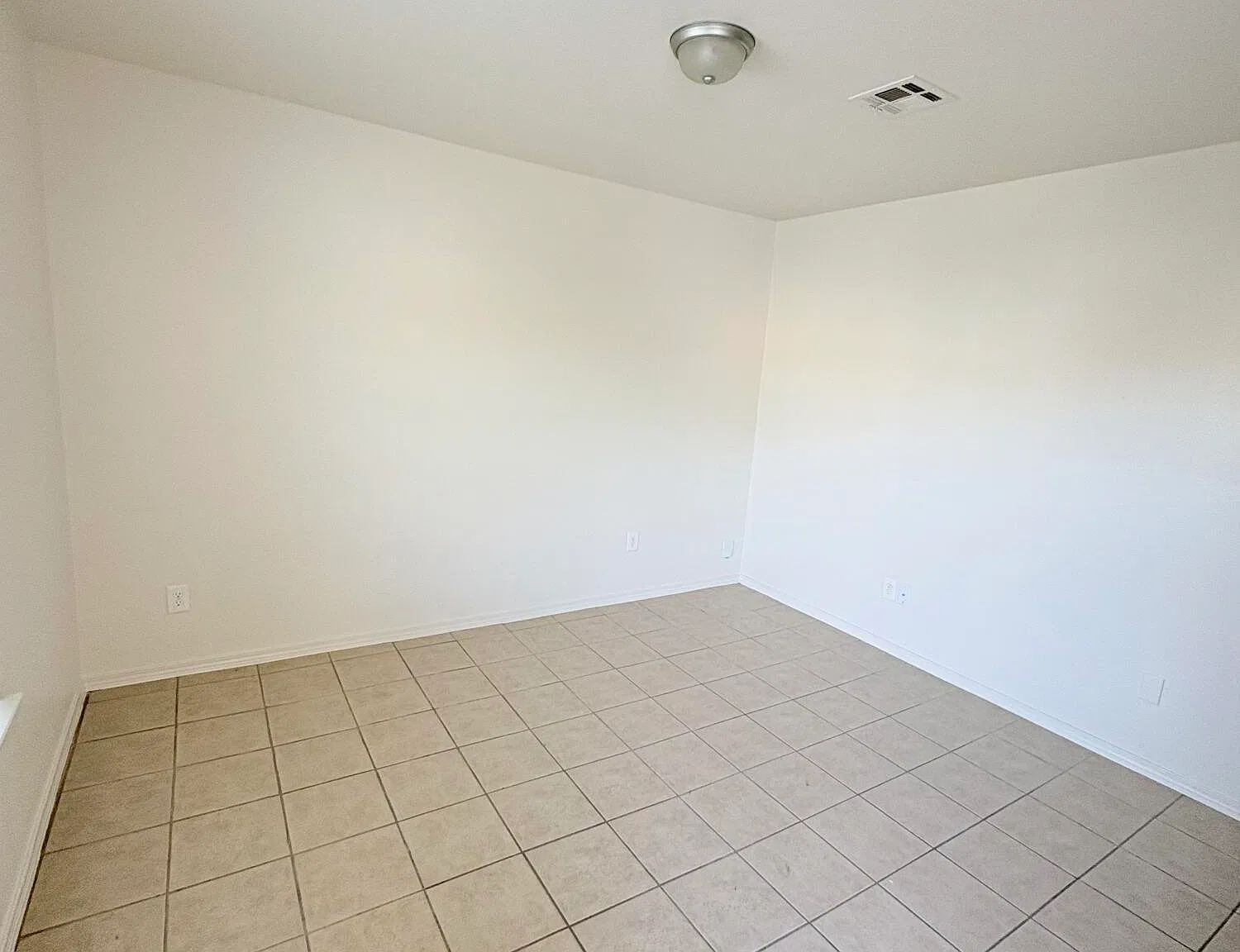 3 bed, 2.0 bath, 960 sqft, $1,250 — Photo 3