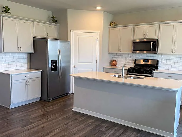 10340 Powell Ave — Photo 6
