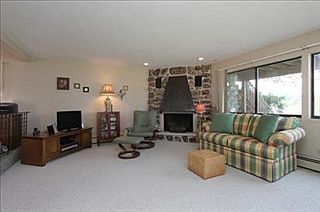 3rd image of 7204 Peninsula Dr NE