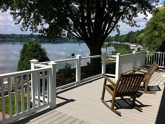 2nd image of 2637 N Lakeview Dr