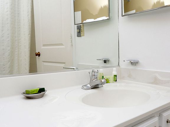 4th image of 1550 Clarendon Blvd APT 1410