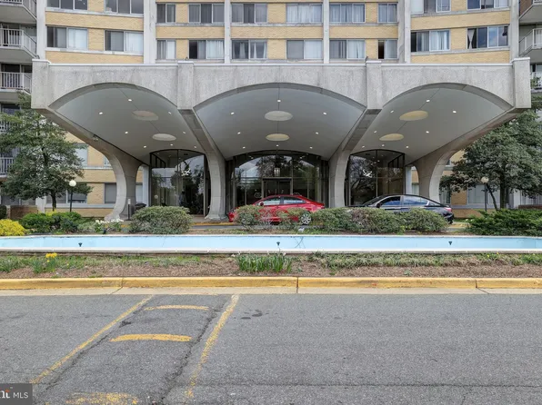 301 N Beauregard St APT 618, Alexandria, VA 22312