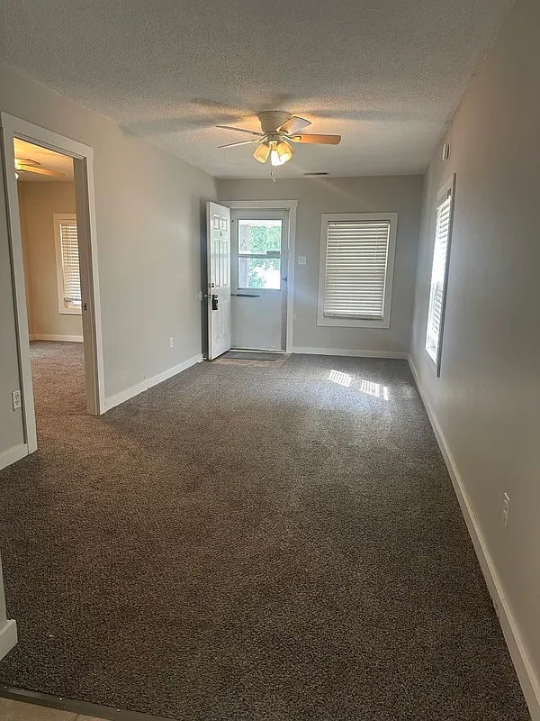 2 bed, 1.0 bath, 900 sqft, $1,000 — Photo 2