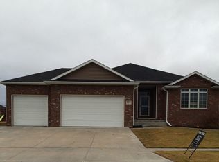 8222 S 61st St, Lincoln, NE 68516
