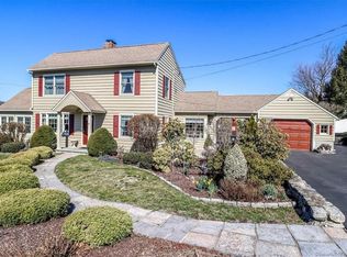 8 Lilac Ln, Brookfield, CT 06804