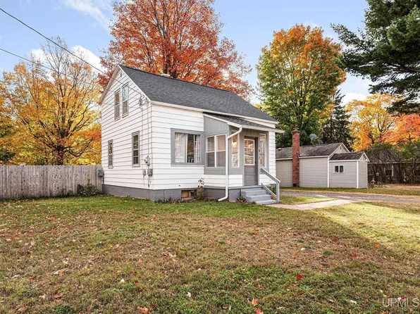 1612 Gray St, Marquette, MI 49855