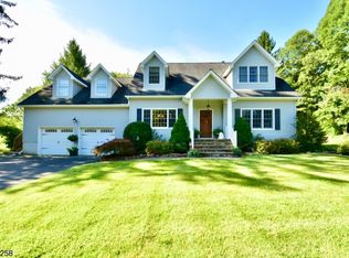 8 Longwood Lake Rd, Oak Ridge, NJ 07438