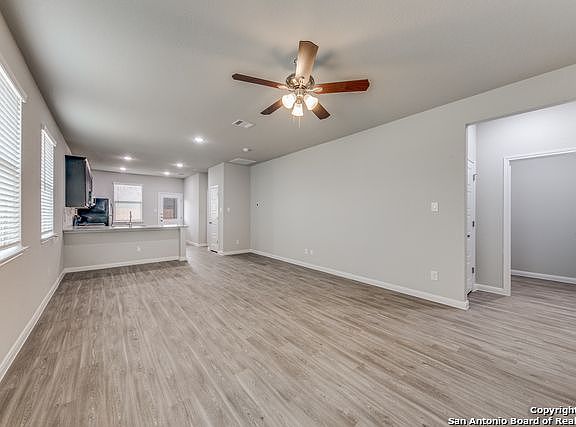 5th image of 231 Joseph Cir