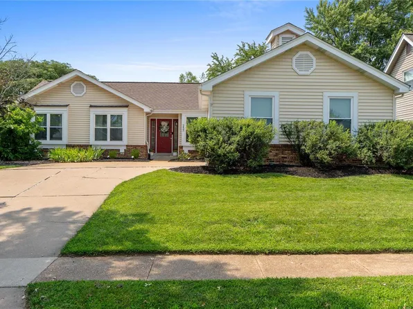 2433 Westglen Farms Dr, Ballwin, MO 63011