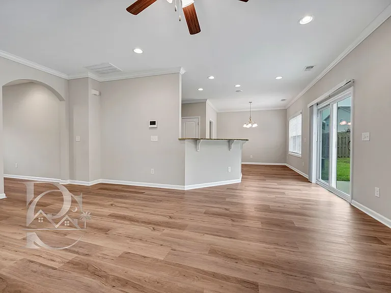 122 Drummond Way — Photo 7