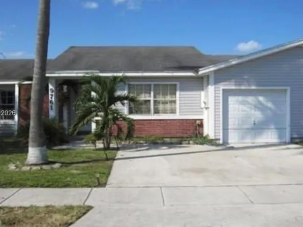 9761 W Heather Ln, Hollywood, FL 33025
