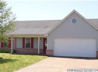 4455 Shadow Ridge Dr, Horn Lake, MS 38637