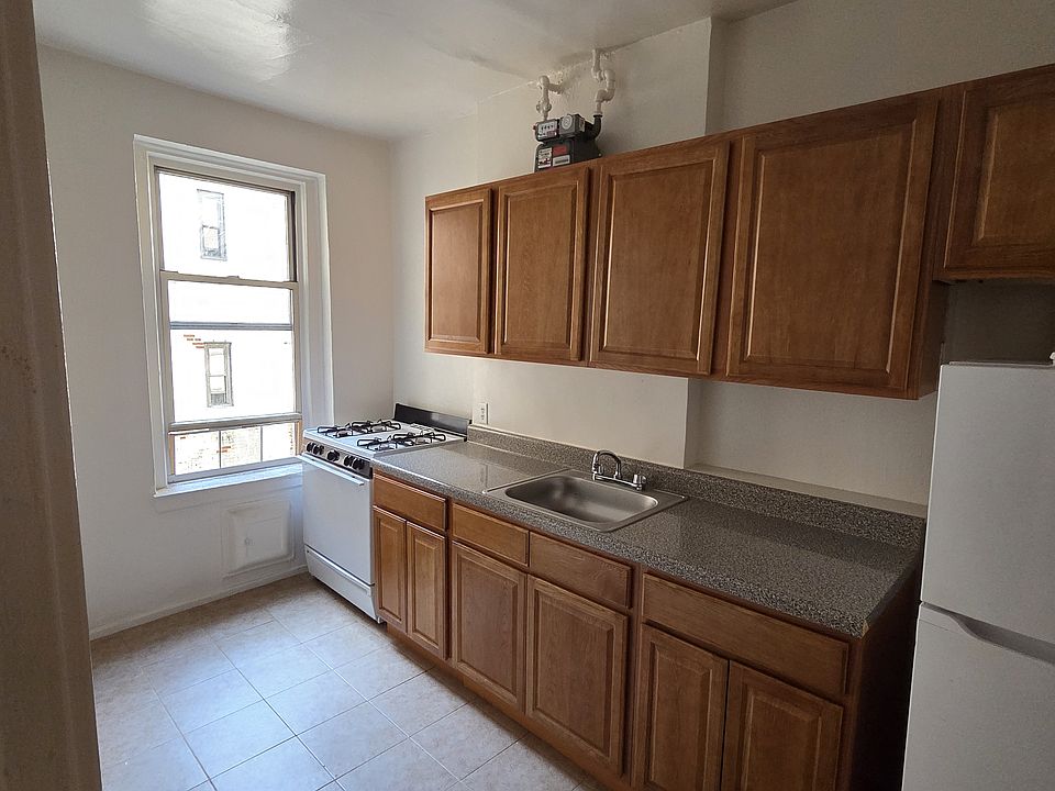 1st image of 261 Seaman Ave #E10