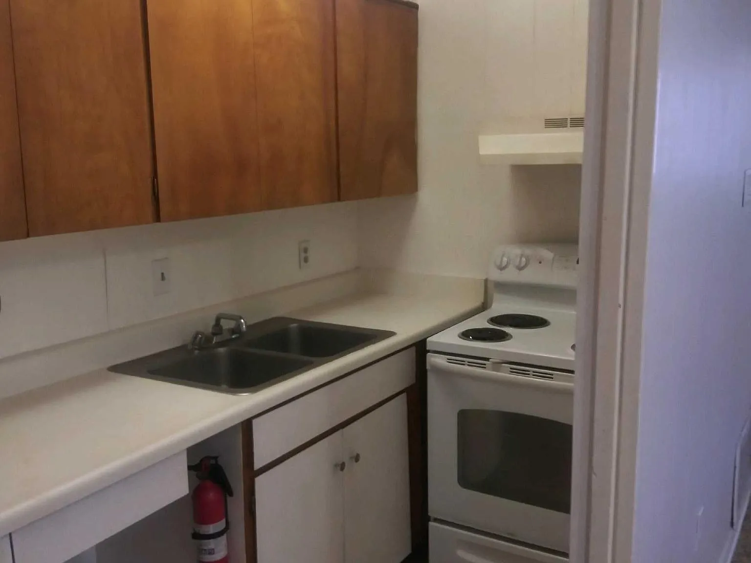 325 Weyer St — Photo 4
