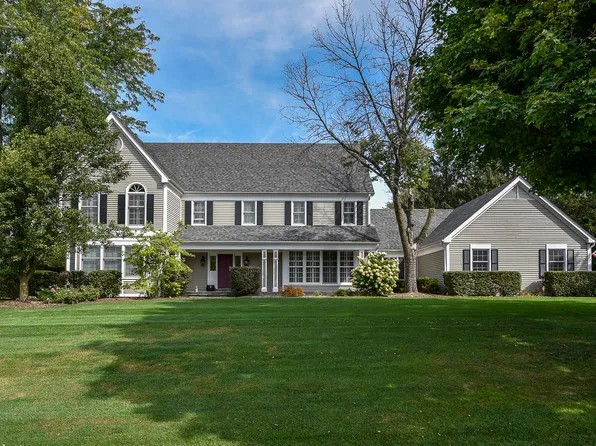 1072 Lanark Ln, Inverness, IL 60067