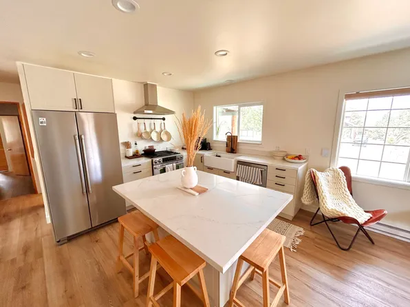 396 Juniper Dr, Crowley Lake, CA 93546