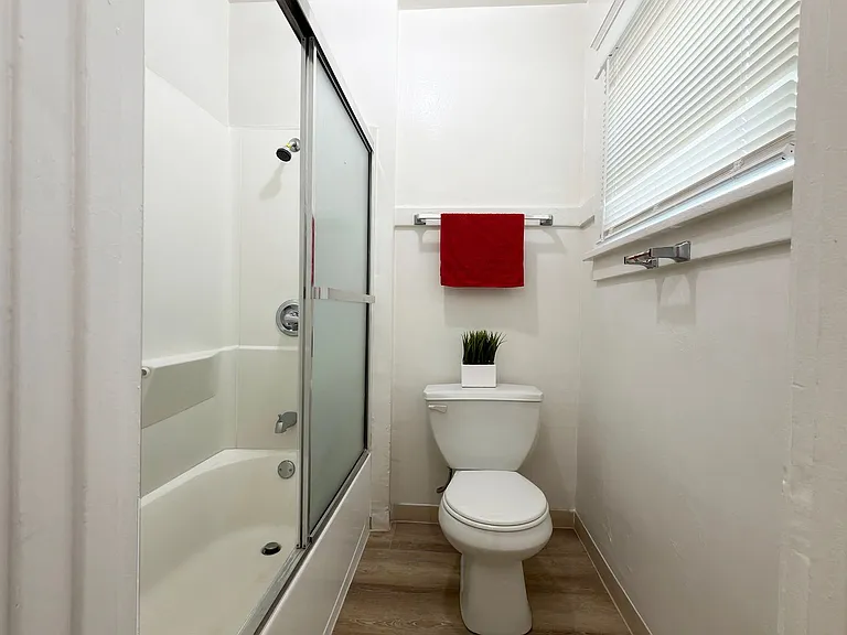 1360 Euclid Ave — Photo 20