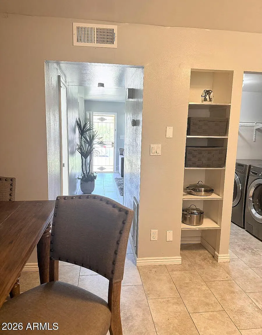 2 bed, 1.5 bath, 1008 sqft, $2,000 — Photo 4