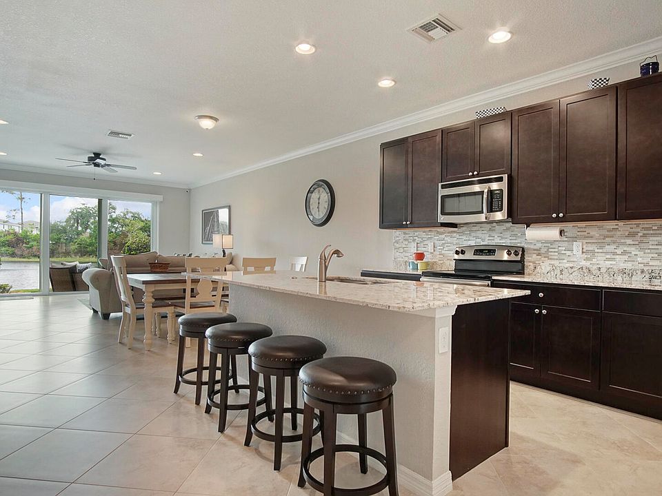 1st image of 638 SW Glen Crest Way