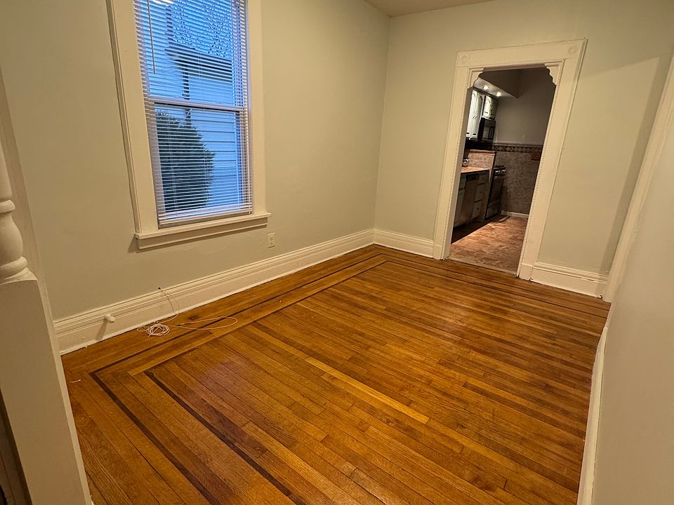 WALK IN TO YOUR LIVING ROOM