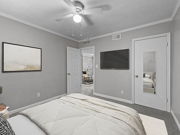 3rd image of 703 Alexander St #2