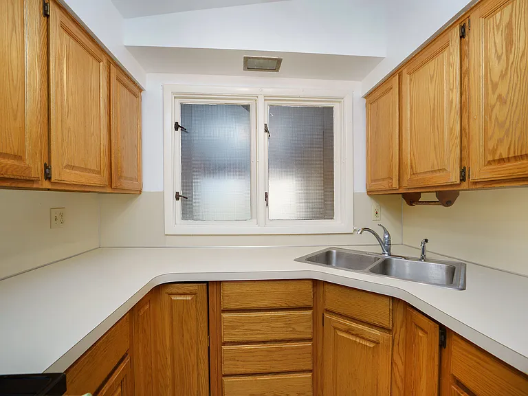 3027 Haskell St — Photo 12