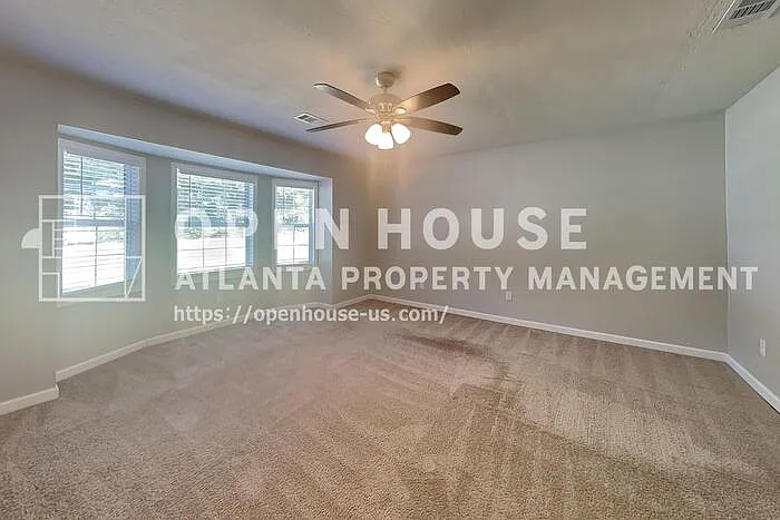 1395 Chalet Cir — Photo 16