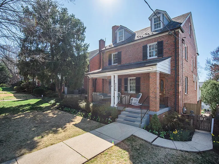 3420 Patterson St NW — Photo 2