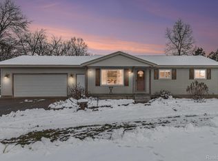 2217 Miark Dr, Lapeer, MI 48446