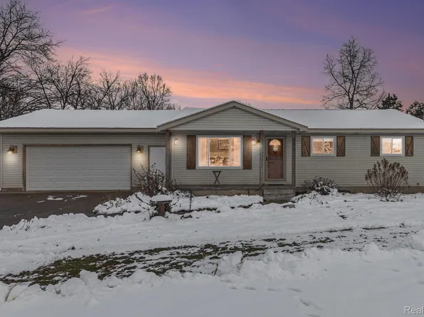 2217 Miark Dr, Lapeer, MI 48446