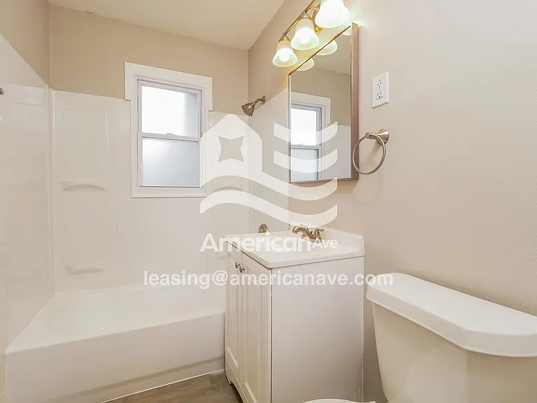 1036663_010_wm_-_main_bathroom_13513129.jpg