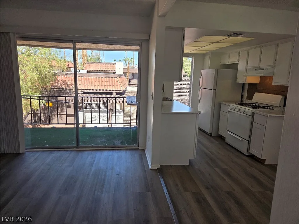 2 bed, 1.0 bath, 863 sqft, $950 — Photo 3