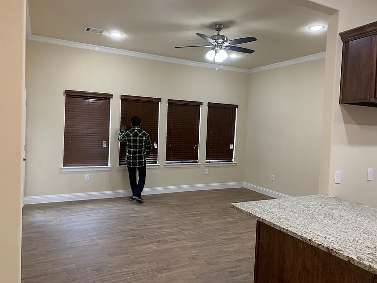 1707 Leann Ln — Photo 1