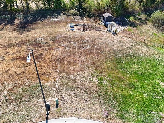 4th image of 705 Ashley Ct