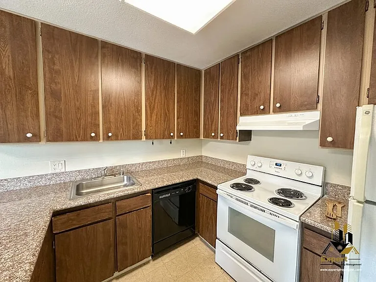 2200 Woodside Ln #5 — Photo 5