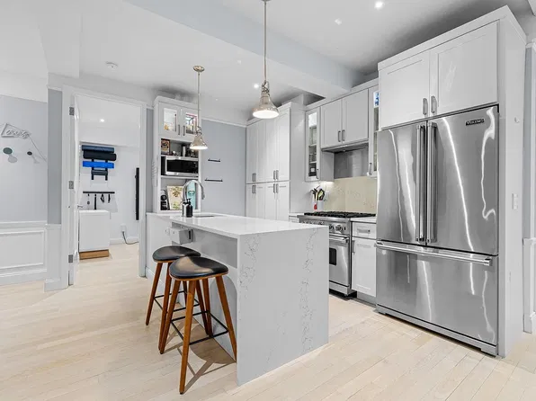 321 W 78th St APT 1E, New York, NY 10024