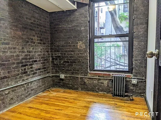 Rented by PocketBroker Inc | media 21